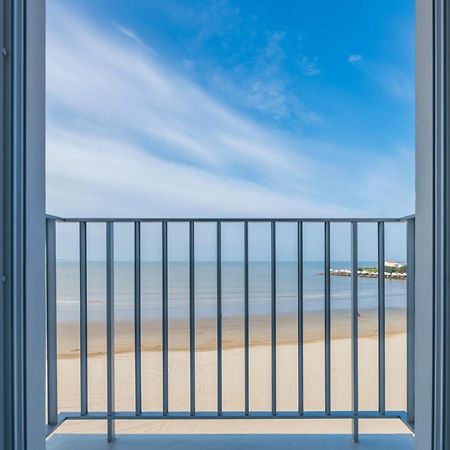 Cerise Royan - Le Grand Hotel De La Plage Экстерьер фото
