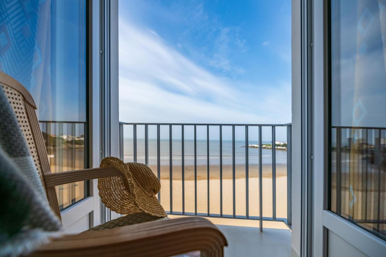 Cerise Royan - Le Grand Hotel De La Plage Экстерьер фото