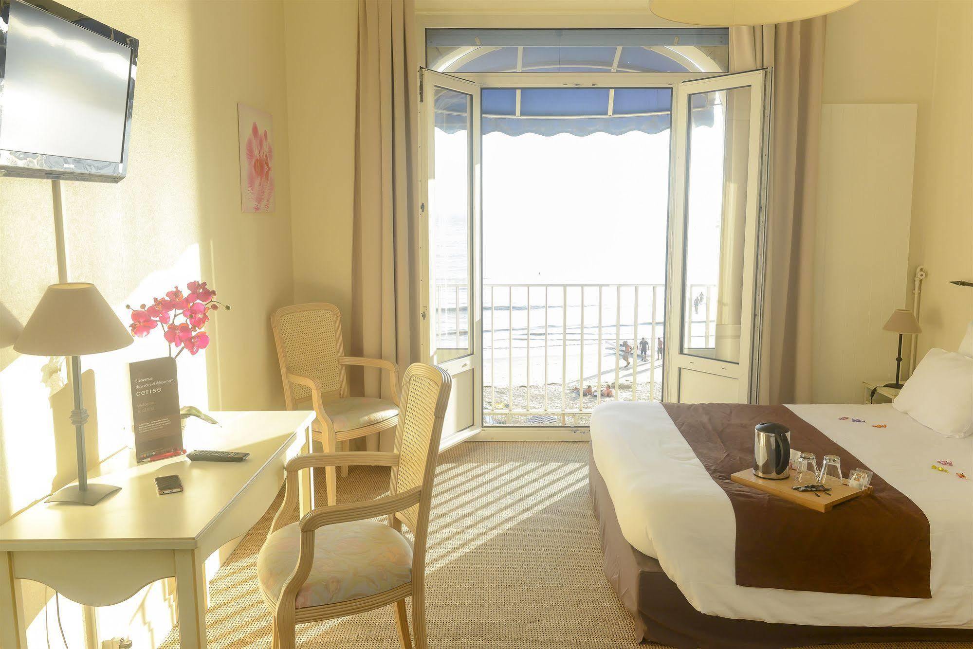Cerise Royan - Le Grand Hotel De La Plage Экстерьер фото