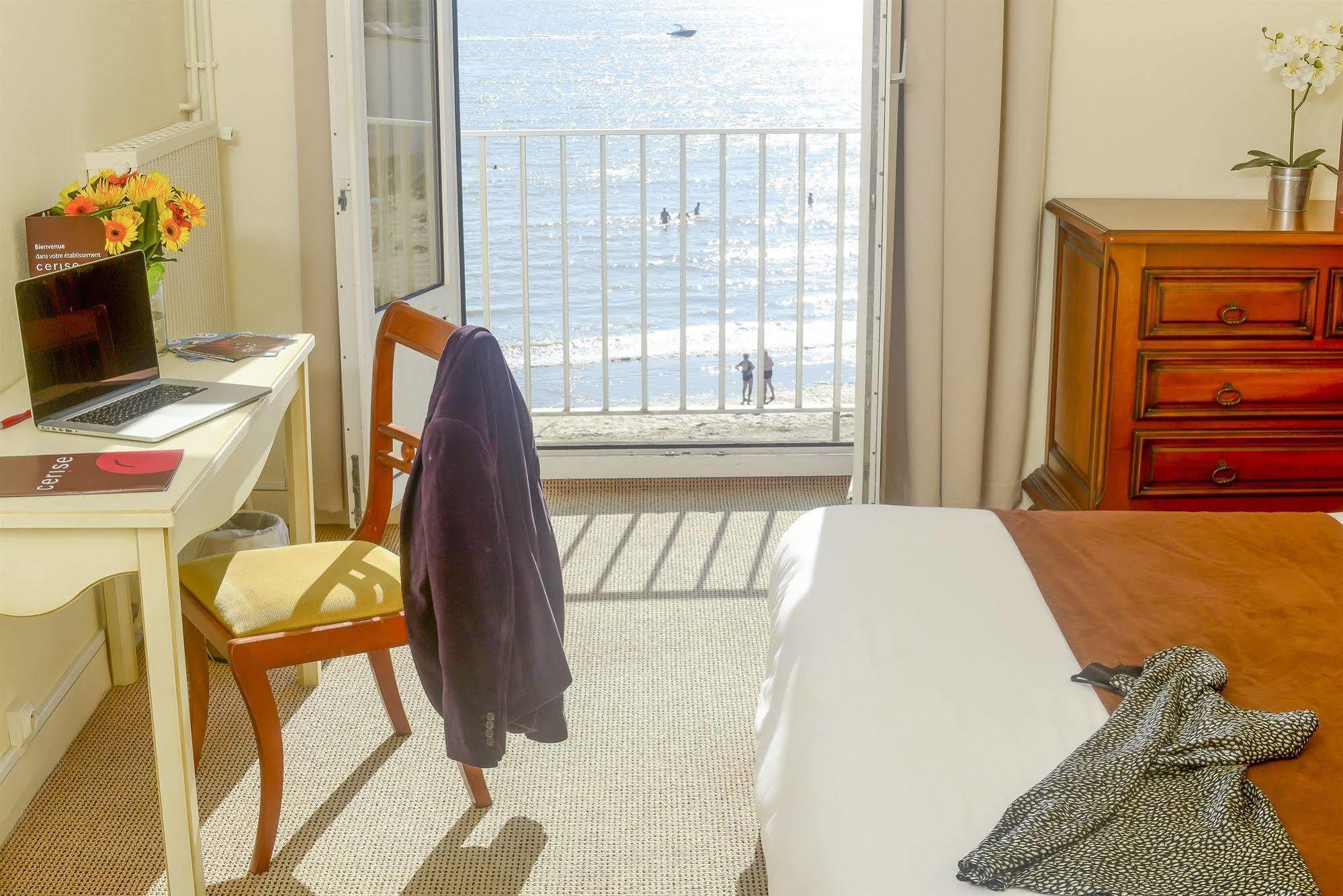 Cerise Royan - Le Grand Hotel De La Plage Экстерьер фото